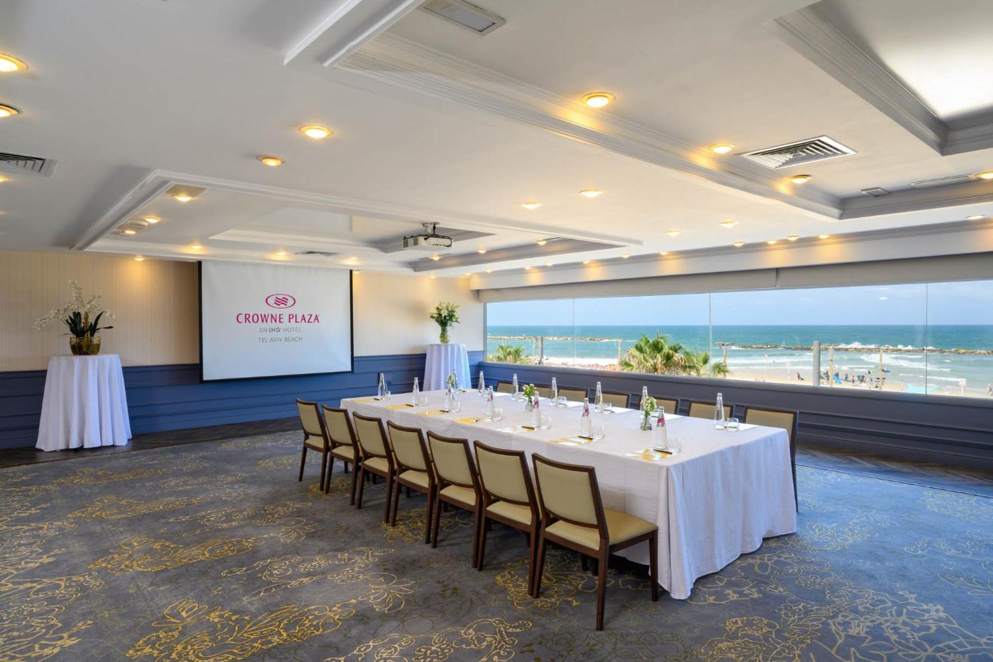 Crowne Plaza By Ihg Hotel