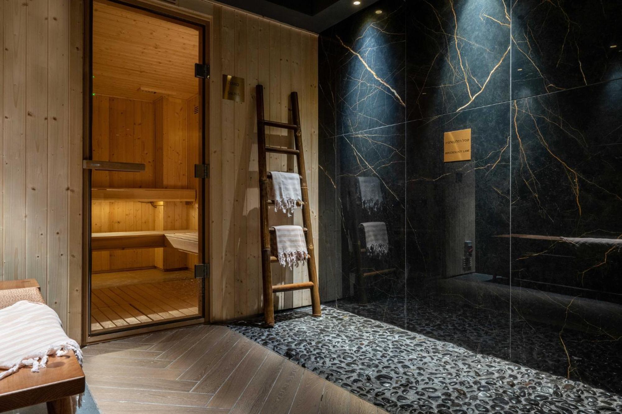 Crowne Plaza By Ihg 5*