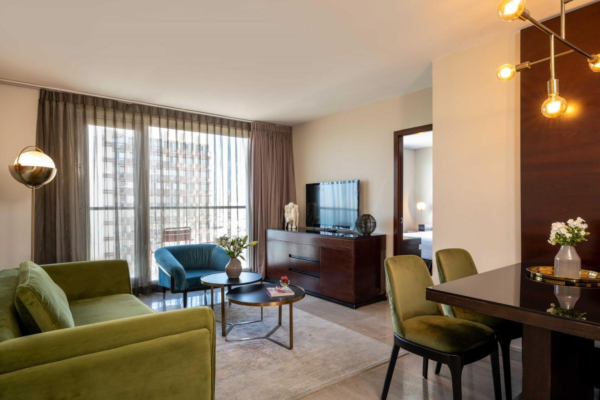 Crowne Plaza By Ihg Hotel 5*