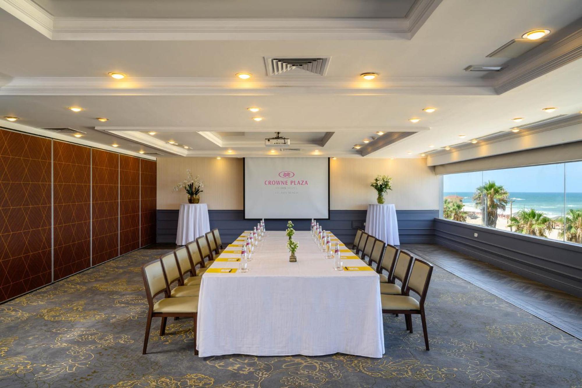 Crowne Plaza By Ihg