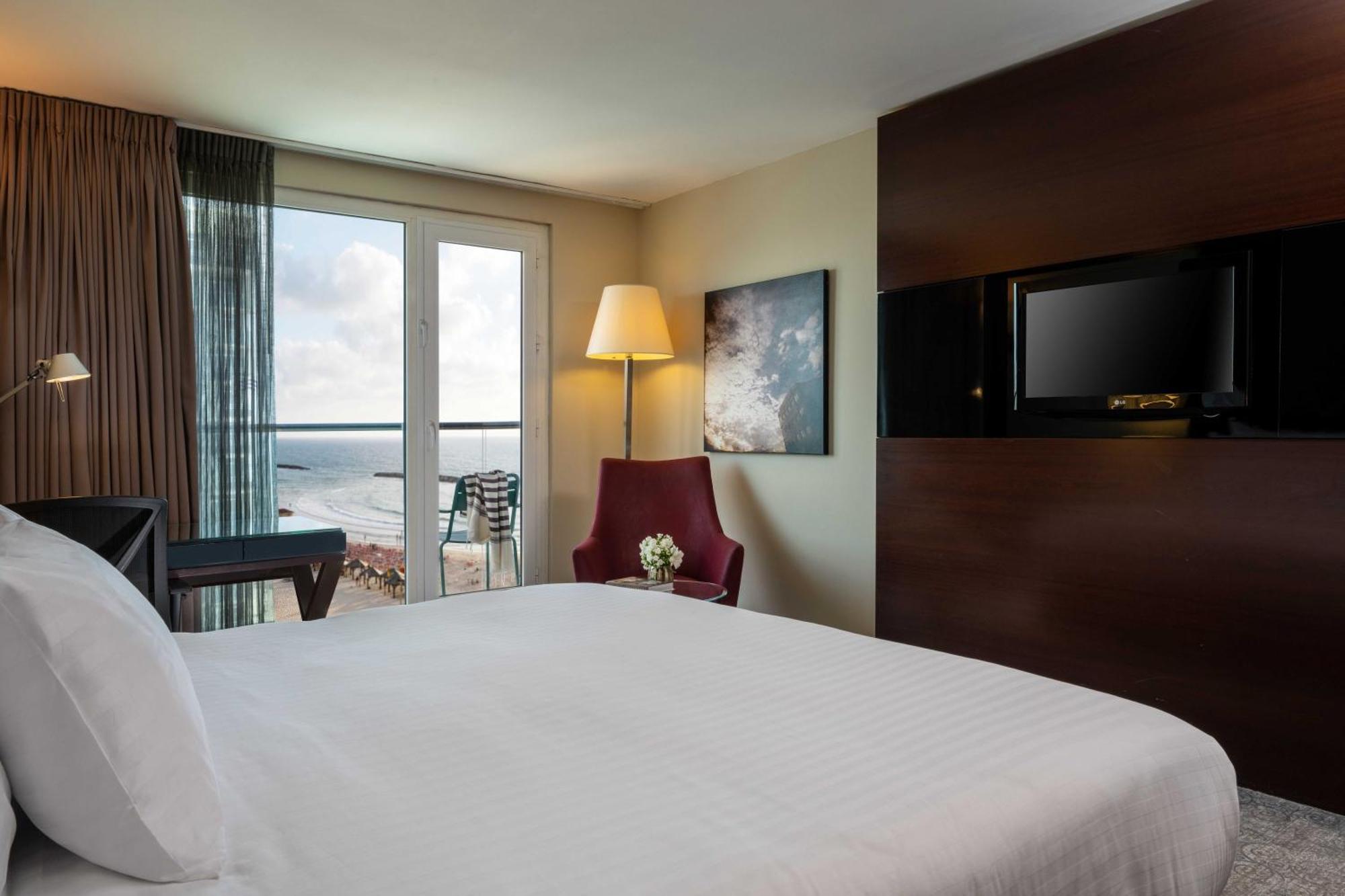 Crowne Plaza By Ihg Hotel